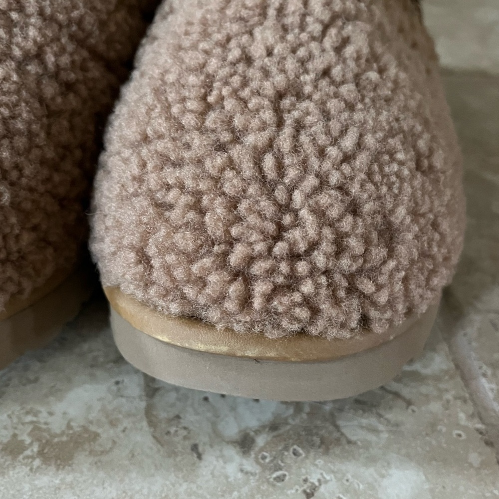 UGG Lanah Clog - Picture 11 of 12